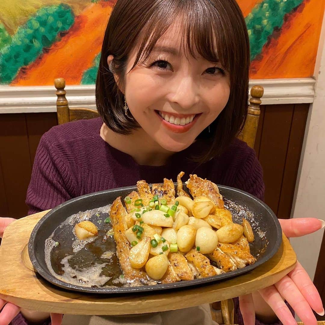 小尾渚沙さんのインスタグラム写真 - (小尾渚沙Instagram)「ひーはー🧄🧄 先日、にんにく専門店の「GARLIC JO'S」へ行ってきました💕  ・ガーリックグリルドチキンステーキ ・ガーリックピザ ・ガーリックパルメザンフライドポテト ・ガーリックペペロンチーノ  …と、ガーリックづくし🤣 にんにく好きにはたまりません💕 （仕事仲間にご迷惑をかけないよう、休みの前日に行きましたよ🤭笑）  ビールも進む進む〜で、しっかりパワーチャージできました💪🏼💪🏼💪🏼  寒い日が続きますが、たくさん食べて今週も頑張りましょ〜❣️ . . #スワイプしてね 👉 #ガーリックジョーズ #garlicjos #みなとみらい #みなとみらいグルメ #にんにく専門店 #小尾ールタイム」12月19日 21時00分 - obi_nagisa