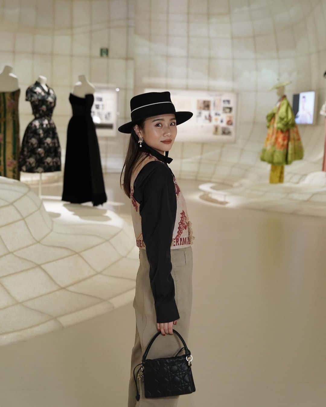 伊原葵さんのインスタグラム写真 - (伊原葵Instagram)「「クリスチャン・ディオール、夢のクチュリエ」展が開幕されたのでお邪魔してきました✨  東京都現代美術館で開幕2022年12月21日から2023年5月28日まで開催です🌹  ほんとーに夢のような空間で目がキラキラしてたと思う🥺 すごく素敵なので、ぜひ皆様も行ってみてください♡  @DIOR #Dior #ディオール #DiorDesignerOfDreams #ad」12月19日 21時10分 - aoi186