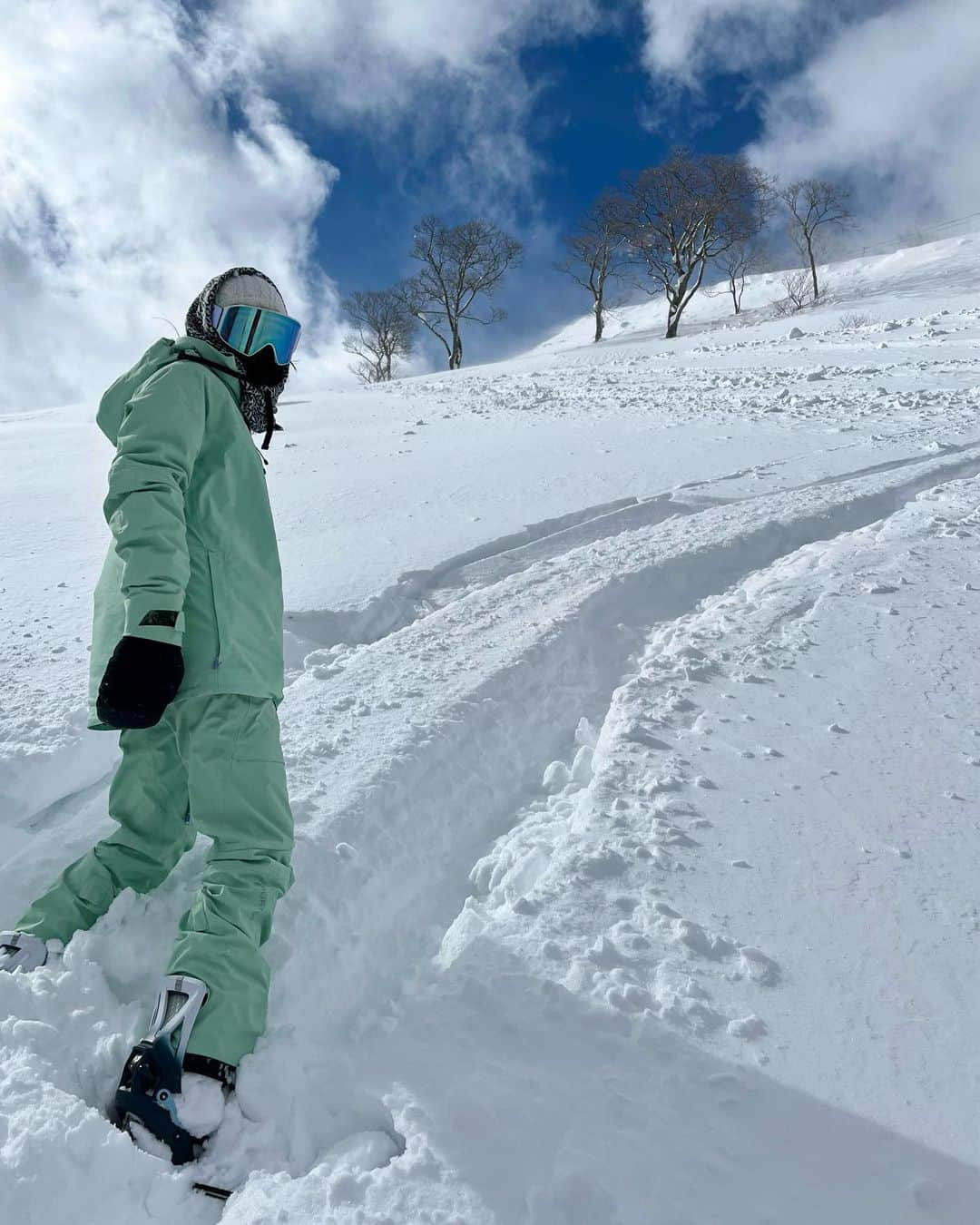 丹羽仁希さんのインスタグラム写真 - (丹羽仁希Instagram)「今年も雪にズタボロにされるんだろうな⛄️❄️  楽しみ😉笑　前シーズンの写真です！」12月19日 22時53分 - __niki22