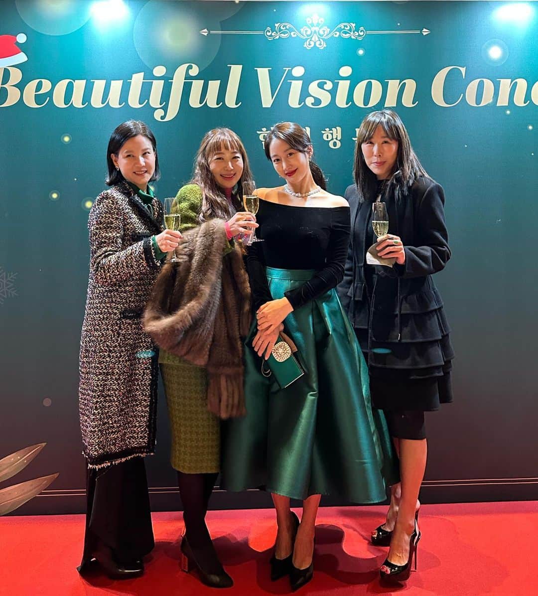 チョン・ヘビンさんのインスタグラム写真 - (チョン・ヘビンInstagram)「특별한 감동이 있었던  #뷰티풀비전콘서트  이 아이들의 순수한 영혼의 오케스트라와 스페셜 게스트분들의 멋진 하모니가 소복하게 마음에 쌓였던것 같아요   장애인및 비장애 소외계층 아이들의 소중한 꿈으로 이루어진 오케스트라의 공연    대가를 바라지 않는 사랑, 뷰티플마인드  다양한 문화활동을 통해 전 세계의 소외된 이웃에게 ‘대가를 바라지 않는 사랑(Expect Nothing in Return)’을 실천하는 문화외교 자선단체로서 재외 한인들을 주축으로 2006년 미국과 홍콩 설립에 이어 2007년 3월, 외교통상부의 인가를 받아 설립되었습니다.  2012년 1월에 싱가포르, 2015년 11월에 베트남에도 뷰티플마인드가 설립되었으며, 이를 바탕으로 전 세계 소외된 이웃에게 아름다운 나눔을 실현한 결과 2016년 7월에 UN 경제사회이사회(ECOSOC) 특별협의적지위(special consultative status)를 취득했습니다.  #뷰티풀마인드」12月19日 23時00分 - heavenbin83