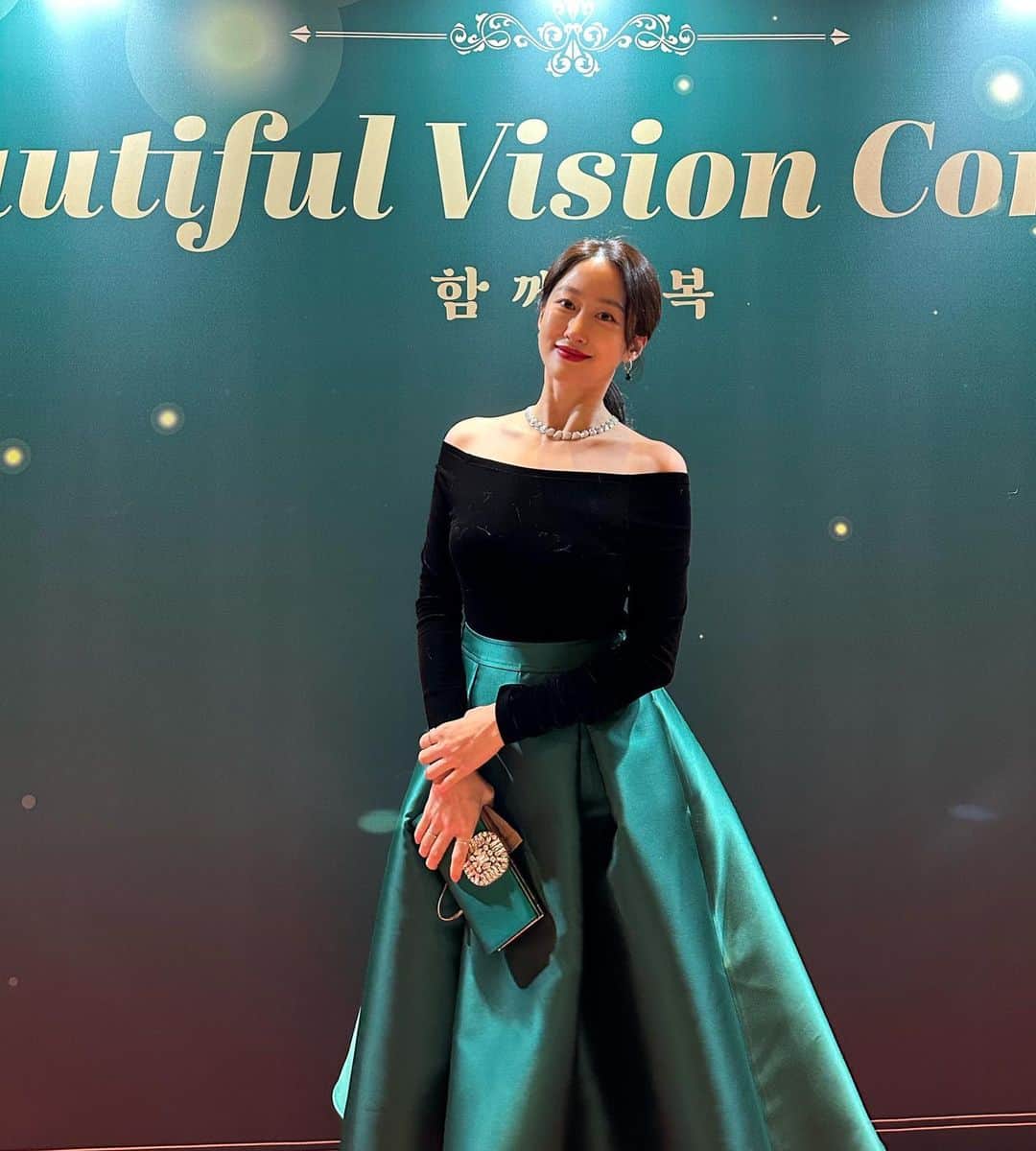 チョン・ヘビンさんのインスタグラム写真 - (チョン・ヘビンInstagram)「특별한 감동이 있었던  #뷰티풀비전콘서트  이 아이들의 순수한 영혼의 오케스트라와 스페셜 게스트분들의 멋진 하모니가 소복하게 마음에 쌓였던것 같아요   장애인및 비장애 소외계층 아이들의 소중한 꿈으로 이루어진 오케스트라의 공연    대가를 바라지 않는 사랑, 뷰티플마인드  다양한 문화활동을 통해 전 세계의 소외된 이웃에게 ‘대가를 바라지 않는 사랑(Expect Nothing in Return)’을 실천하는 문화외교 자선단체로서 재외 한인들을 주축으로 2006년 미국과 홍콩 설립에 이어 2007년 3월, 외교통상부의 인가를 받아 설립되었습니다.  2012년 1월에 싱가포르, 2015년 11월에 베트남에도 뷰티플마인드가 설립되었으며, 이를 바탕으로 전 세계 소외된 이웃에게 아름다운 나눔을 실현한 결과 2016년 7월에 UN 경제사회이사회(ECOSOC) 특별협의적지위(special consultative status)를 취득했습니다.  #뷰티풀마인드」12月19日 23時00分 - heavenbin83
