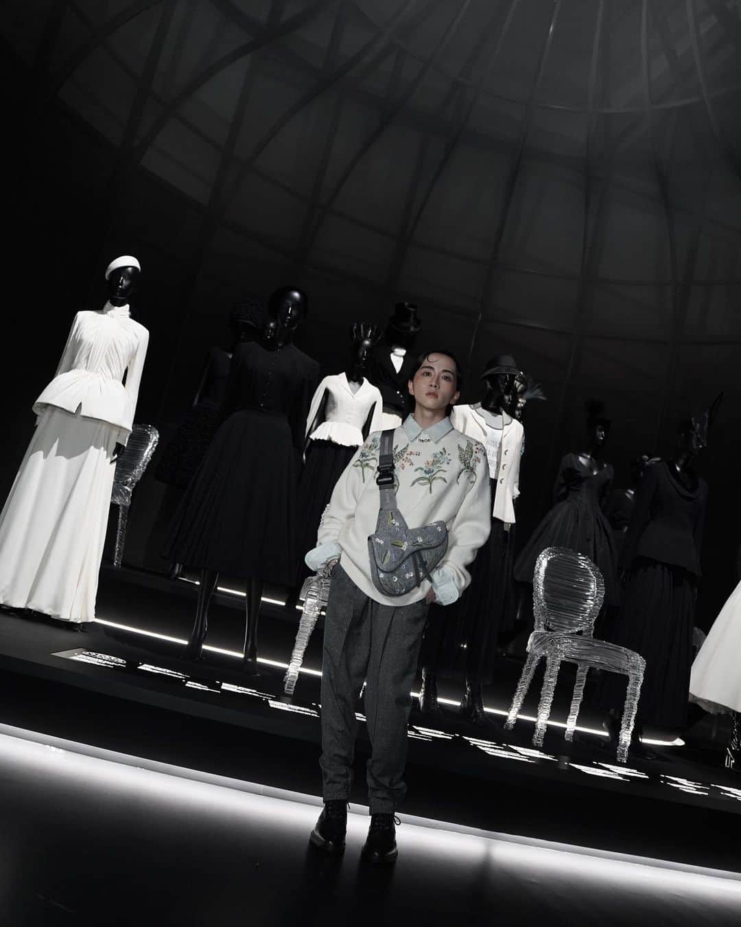 板垣李光人さんのインスタグラム写真 - (板垣李光人Instagram)「歴史と魂が宿ったクチュールピースの持つエネルギーの強大さに皮膚が大喜び。 この偉大さを改めて痛感するなど… (やはりガリアーノすきすぎる)  東京都現代美術館にて。  @dior #Dior #DiorDesignerOfDreams」12月19日 23時02分 - itagakirihito_official