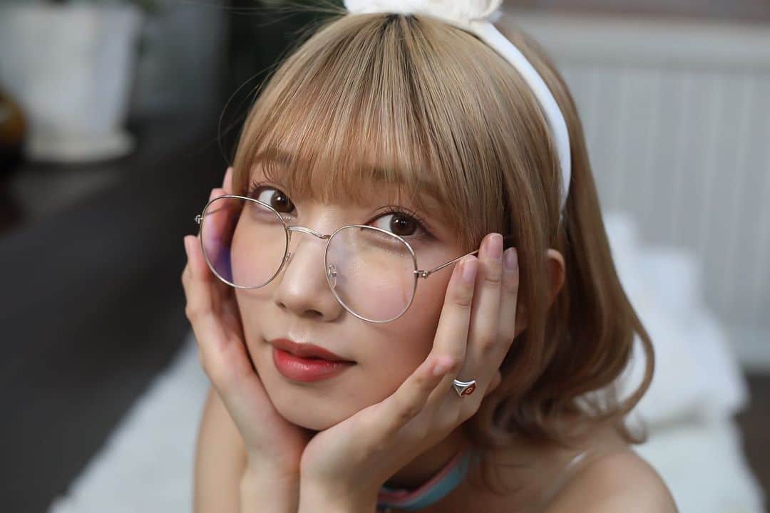 霜月めあさんのインスタグラム写真 - (霜月めあInstagram)「眼鏡女子👓 . . .  #霜月めあ #めあめあ #model #sexy #selfie #animegirl #셀카 #셀스타그램 #패션스타그램 #데일리 #asiangirl #cosplay #좋아　#instalove #follow #like #tokyo #ootd #style #photo #sexybody #love #맞팔 #tagsforlikes  #Japanesegirl #photooftheday #igers #instadaily #グラビア #日系穿搭」12月20日 1時37分 - meameachan