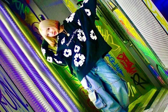 AIKAさんのインスタグラム写真 - (AIKAInstagram)「@run_shinjuku  ちぇんちゃんとも撮った🥰 . . .  #aika #fashion #art  #ファッション #bar #dj  #歌舞伎町 #歌舞伎町bar」12月20日 2時04分 - aika_honmono
