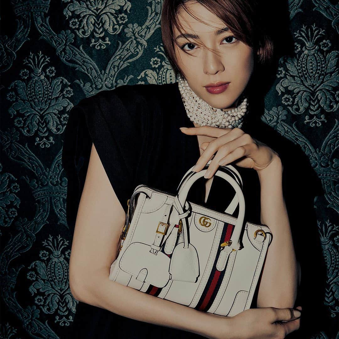 三吉彩花さんのインスタグラム写真 - (三吉彩花Instagram)「-Gucci-  Gucci Gift Pop-Upショップが開催中💫  2022.12.14~27まで 伊勢丹新宿店 本館1階 プロモーション 岩田屋本店 本館1階 KIRAMEKI BOARD  にて美しい星の光が散りばめられたGucci Gift Pop-Upショップへ是非💫 クリスマスギフトにもぴったりな素敵なアイテムが沢山あります💫  #GucciGift @gucci  #伊勢丹新宿店 #isetanshinjuku @isetan_shinjuku  #岩田屋 #iwataya @iwataya_honten   #25ans @25ansjp   Photos:MASASHI IKUTA」12月20日 6時47分 - miyoshi.aa