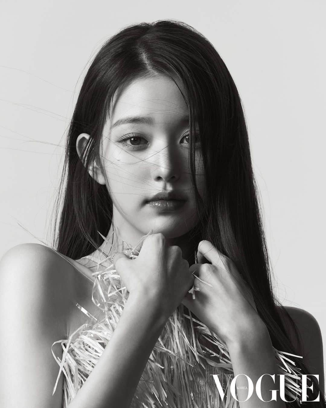 チャン・ウォニョンさんのインスタグラム写真 - (チャン・ウォニョンInstagram)「for VOUGE Korea🤍🖤  #IVE #JANGWONYOUNG #WONYOUNG #아이브 #장원영 #원영」12月20日 11時29分 - wonyoung__ive