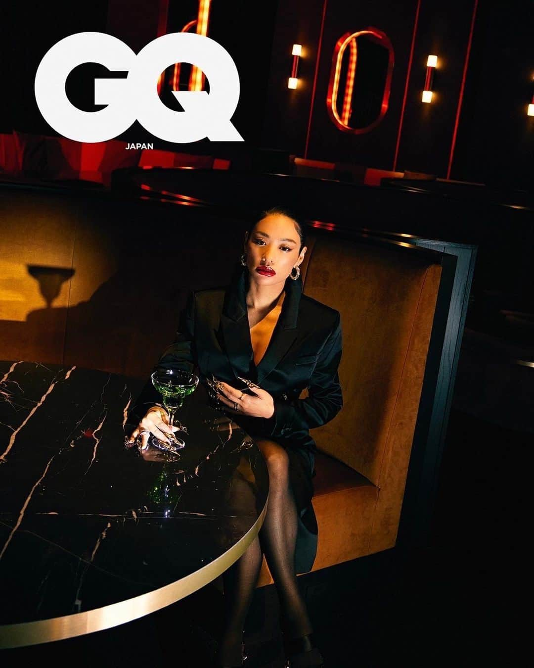 Awichさんのインスタグラム写真 - (AwichInstagram)「36🍸  @gqjapan  Styling @shun_watanabe Hair & Makeup @umeboooy Nails @tomonyan55 Editor @dj_poipoi」12月20日 13時29分 - awich098