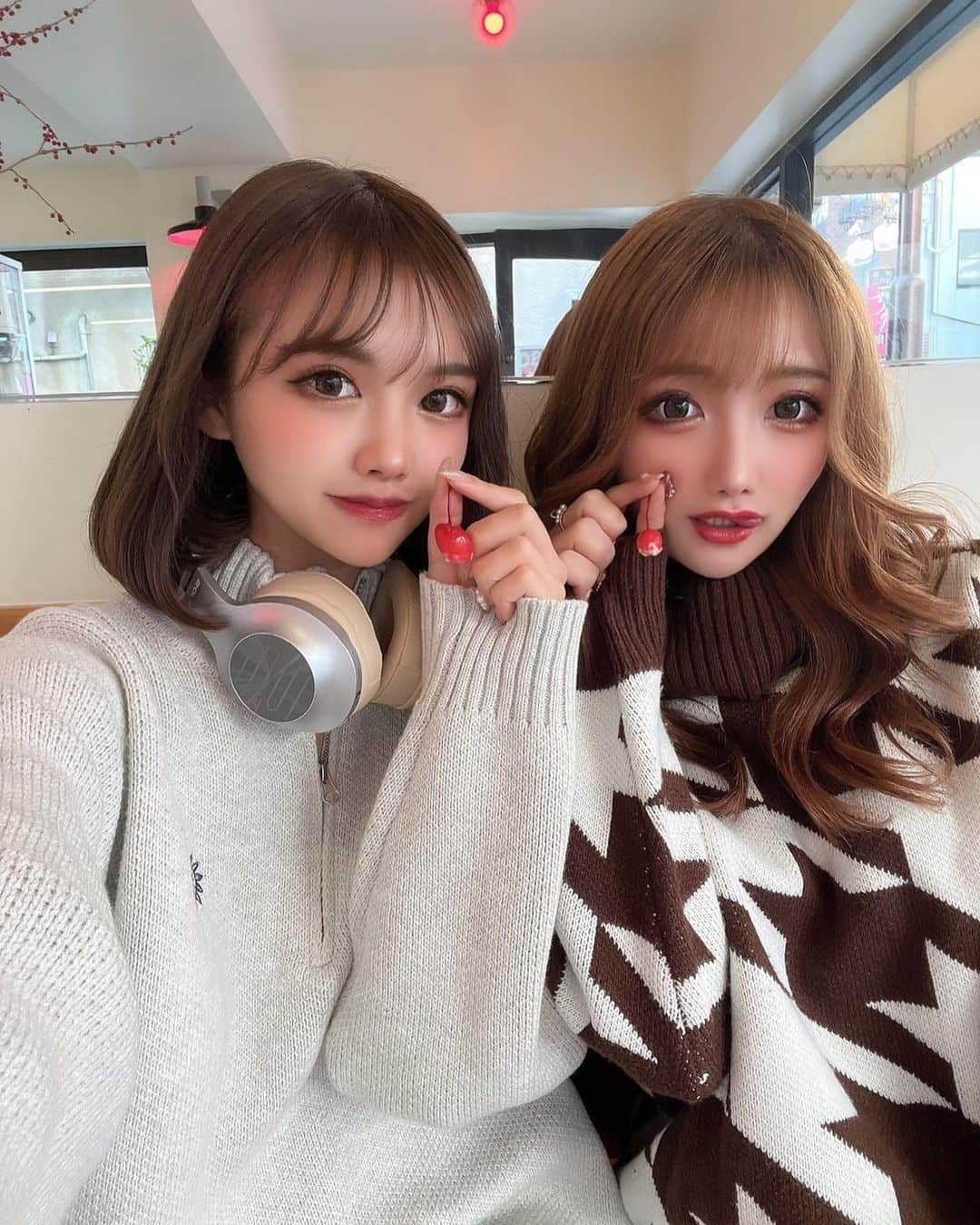 まゆぴちゅーさんのインスタグラム写真 - (まゆぴちゅーInstagram)「𝗕𝗜𝗚 𝗕𝗔𝗕𝗬 𝗜𝗖𝗘 𝗖𝗥𝗘𝗔𝗠🍨🍒  新丸子駅から徒歩2分弱のところにある アイスクリームが美味しい韓国っぽカフェ🤍  (( @bigbaby_icecream ))  ここずっと行ってみたかったの🥹💓💓 @maho_stagram__ といってきたよん💋  ブラウニーの上にアイスが乗ったやつが 有名みたいなんだけど、 んもぉぉね、美味しすぎた🥰🥰🥰！！  まずブラウニーがサクっと且つ濃厚系で 好きなやつだったーーー😭🤎🤎🤎！  アイスも、まゆはアールグレイクッキー？ みたいなやつにしたんだけど めちゃくちゃ美味しかった🥹🍨💓💓  アイス好き、甘党さんは、ぜひ🫶🏻⭐️ . . . #新丸子カフェ #bigbabyicecream #韓国カフェ #韓国風カフェ #韓国っぽカフェ #カフェコーデ #ニットコーデ #かふぇすたぐらむ #武蔵小杉カフェ #カフェ活 #カフェ部 #カフェ好きな人と繋がりたい #アイス好きな人と繋がりたい」12月20日 17時45分 - mayu_03pichu