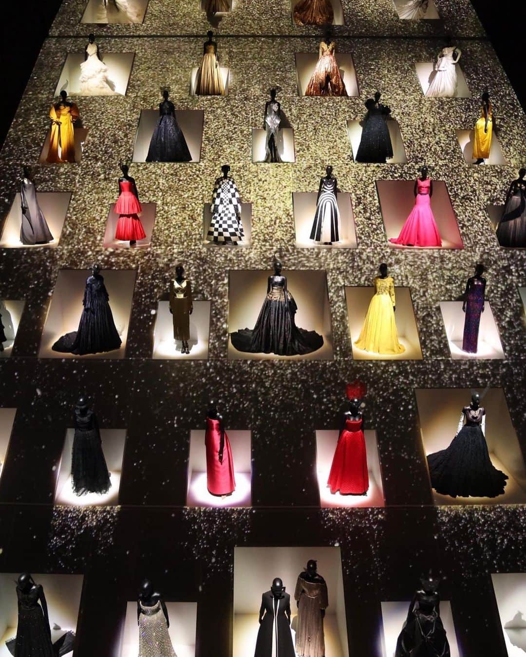 吉岡里帆さんのインスタグラム写真 - (吉岡里帆Instagram)「💄💋👠  @Dior＃Dior #ディオール  #DiorDesignerOfDreams  #ディオールファインジュエリー」12月20日 18時46分 - riho_yoshioka