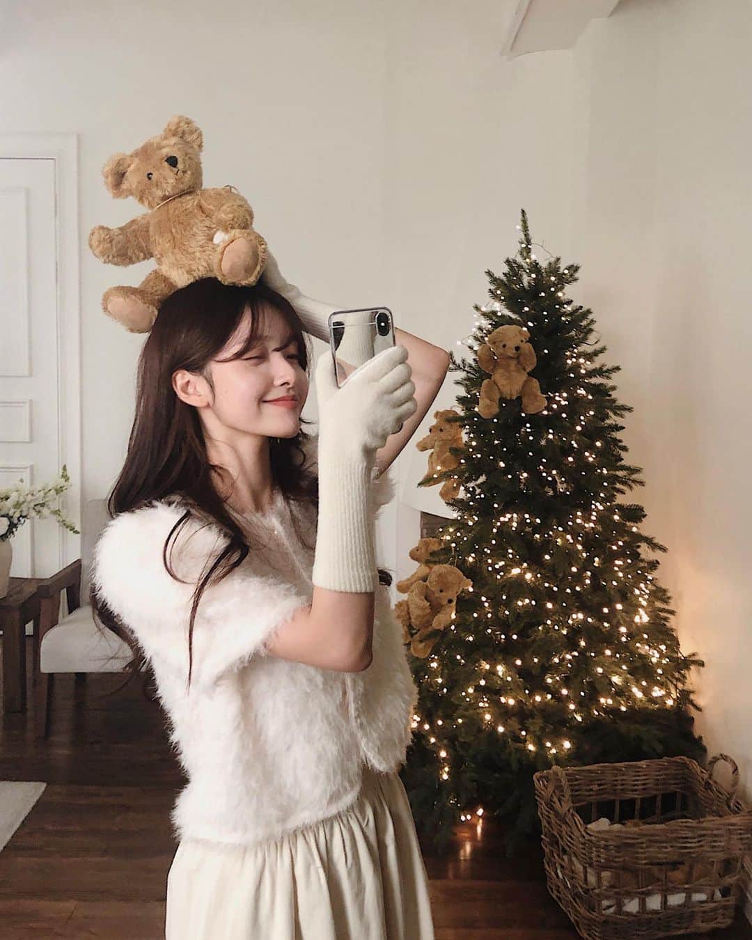 キム・ナヒさんのインスタグラム写真 - (キム・ナヒInstagram)「다가오는 중요한 날들에 어울릴 제품들로 꾸려온 이번 업데이트 🧸🎁  Comely u 사이트에 오픈 완료! @comelyu_official」12月20日 20時12分 - knhs2