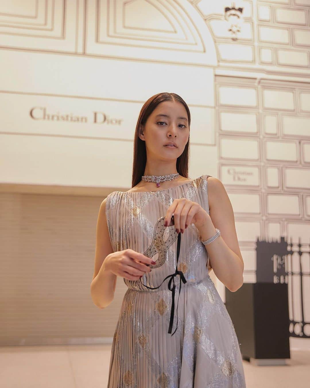 新木優子さんのインスタグラム写真 - (新木優子Instagram)「「クリスチャン・ディオール、夢のクチュリエ」展  一歩足を踏み入れたら別世界にいるような気分に、、。 今までのDiorの歴史を遡り時代によって女性のファッションのあり方が見れたり、Diorのドレスが見ているだけで素敵な気持ちにさせてくれる理由が知れば知るほど分かっていくような、、まさに夢のような展示ばかりでした、、♡  2022/12/21〜2023/5/28 開催です！ぜひ✨  @dior @diorbeauty  #Dior #ディオール #DiorDesignerOfDreams #ディオールファインジュエリー」12月20日 20時40分 - yuuuuukko_