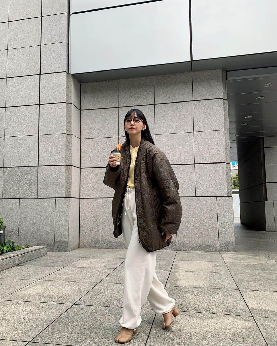 Shiho Sasakiさんのインスタグラム写真 - (Shiho SasakiInstagram)「いつかの私服🤍 真っ白なパンツ探してて、 最近ゲットしたお気に入りのフリースパンツ🐻‍❄️  やっぱりウエストゴムって最高🫰🏻  #MOUSSY#MOUSSYSNAP」12月20日 20時57分 - shihomurata0718