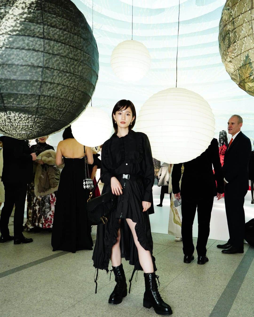 前田敦子さんのインスタグラム写真 - (前田敦子Instagram)「「クリスチャン・ディオール、夢のクチュリエ」展が東京都現代美術館で開幕します。  ディオールと日本を結ぶ深い友情を称え、新たな空間演出を行った、建築家、重松象平さんによる圧巻の空間演出、隅々まで美しいDIORの素晴らしさに包み込まれもう身体中が幸せになりました。　５月２８日までの開催されるそうです🤍  @Dior  ＃Dior #ディオール #DiorDesignerOfDreams #ディオールファインジュエリー」12月21日 0時05分 - atsuko_maeda_official