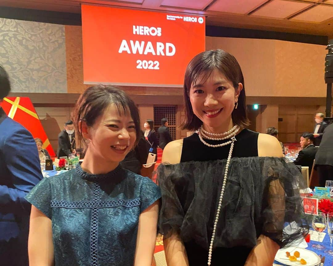 潮田玲子さんのインスタグラム写真 - (潮田玲子Instagram)「昨夜はHEROs AWARDに出席しました。 アスリートの社会貢献を表彰するこの式典、今回も素晴らしい活動をされている方々が受賞しました。 皆さんの活動内容を拝見しているとまだまだ私にもできる事があるなと思いましたし、むしろもっと頑張らなくてはという気持ちになりました🙆‍♀️ そして何よりアスリートの価値というものを改めて感じ、とても勇気をもらいました!  Go Action‼️  私も頑張ります🙋‍♀️‼️  #ラクロス山田幸代さん #サッカー大竹七末さん #飛び込み中川真依さん #新体操田中琴乃ちゃん #ビーチバレー西村晃一さん #ビーチバレー菅山かおるさん #スピードスケート高木菜那さん #野球岩田稔さん #猪狩ともかさん #マラソン谷川真理さん #ボートレーサー長嶋万記さん #バドミントン池田信太郎さん #womanswaysスタッフ鈴木良介さん #バレーボール福澤達哉さん #競泳宮下純一さん #競泳田中雅美さん #サッカー高倉麻子さん #サッカー泊志穂さん」12月21日 15時57分 - reikoshiota_official