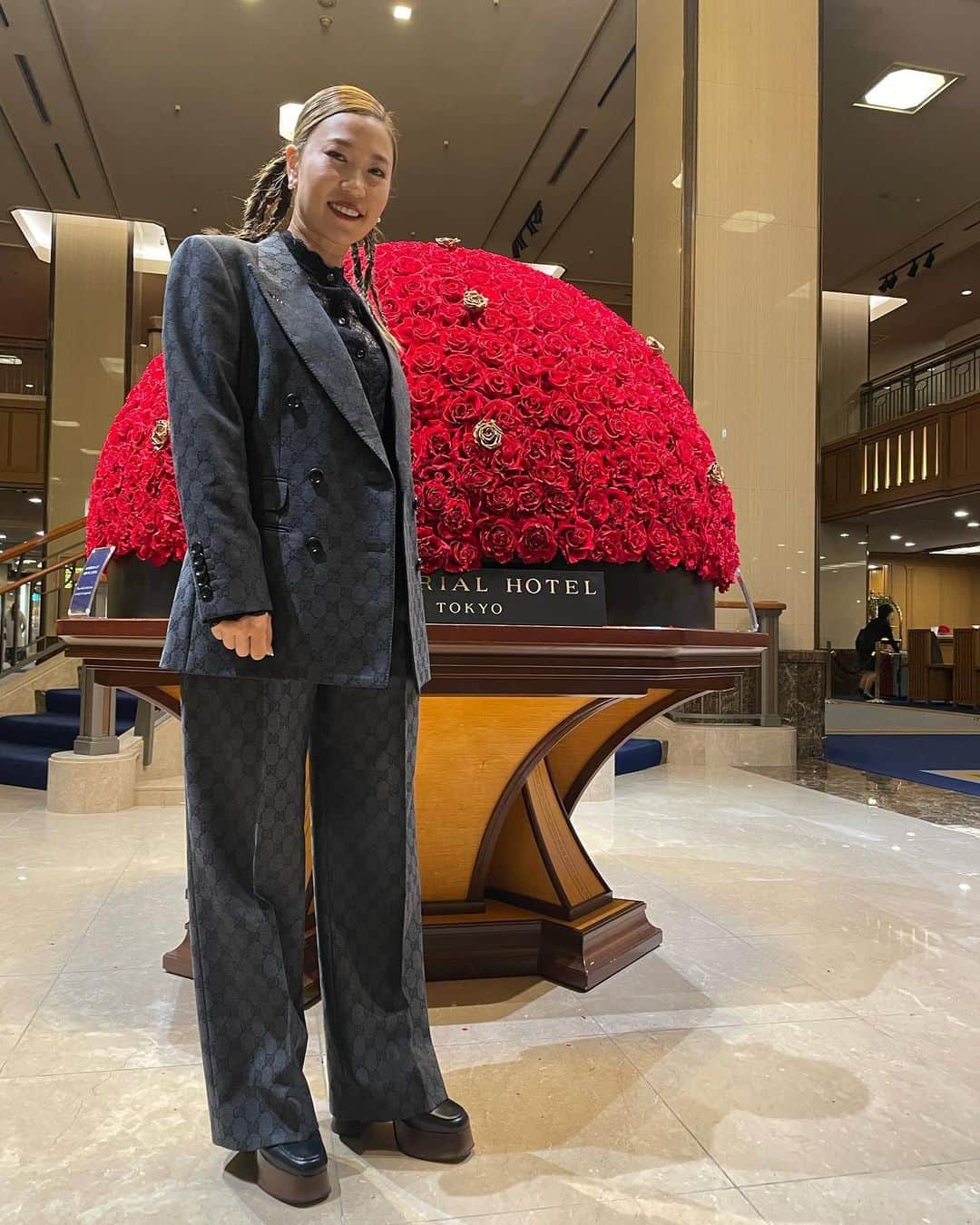 上田桃子さんのインスタグラム写真 - (上田桃子Instagram)「今年は @gucci のセットアップで👠👙🧶 ダブルのジャケットは 初めてで新鮮だったので 今後も着回します🤟  #ぐっちゆうぞうスタイル #ヘアアレンジ  #jlpga #progolfer  #2022 #ピアスはしのぶからもらったTASAKIを」12月21日 18時15分 - momoko3030