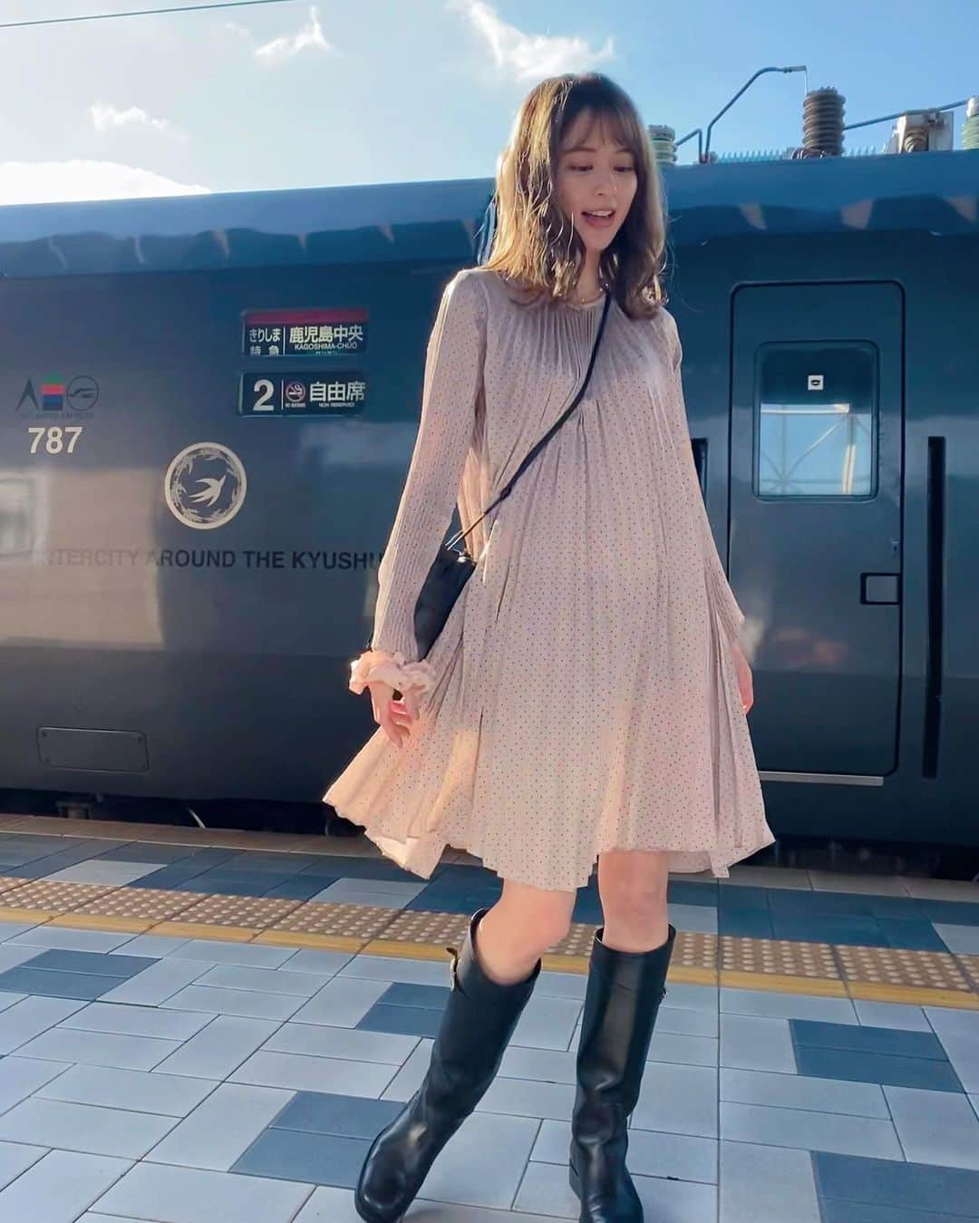 沖田愛加さんのインスタグラム写真 - (沖田愛加Instagram)「🤭🤭❤️ お久しぶりの投稿！☺︎ 12月も残りわずか、、😢  風邪ひかないようにね🤭  これは少し色が抜けてきたけど 最近ガッツリオリーブに髪の毛染めました🤭♡  #スナイデル #ペリーコ #宮崎」12月21日 18時19分 - okita_aika