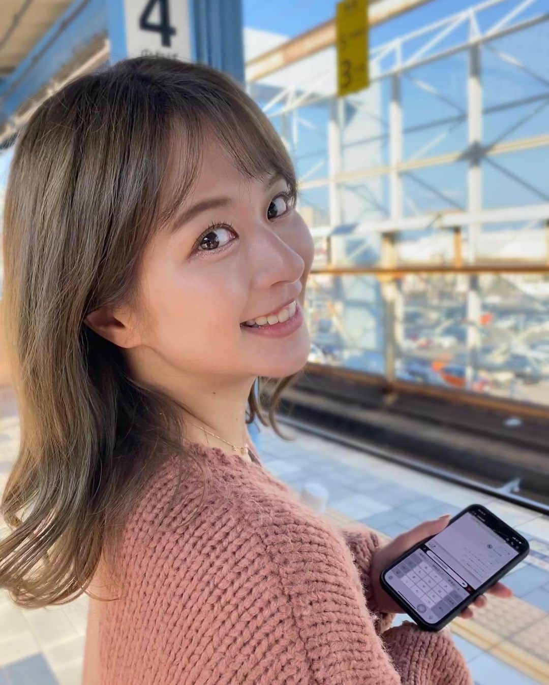 沖田愛加さんのインスタグラム写真 - (沖田愛加Instagram)「🤭🤭❤️ お久しぶりの投稿！☺︎ 12月も残りわずか、、😢  風邪ひかないようにね🤭  これは少し色が抜けてきたけど 最近ガッツリオリーブに髪の毛染めました🤭♡  #スナイデル #ペリーコ #宮崎」12月21日 18時19分 - okita_aika