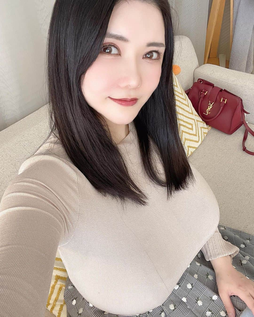 沖田杏梨さんのインスタグラム写真 - (沖田杏梨Instagram)「I'm on @masakiclinic 's Youtube Channel. Japan's most important leader of the Cosmetic surgeons @dr_masaki injected hyaluronic acid with a great safe and success.  Take a look!  私は真崎医院のユーチューブチャンネルに出演しました。美容整形外科医の日本で最も重要なリーダー真崎信行先生。 一見簡単なヒアルロン酸ですが、 安易に打つ事のその危険性と単に打つだけではない外科医ならではの観点で私の悩みの解消の成功を収めています。 今まで解消した事はありませんでしたが、今回綺麗になってびっくり。 痛い手術をしなくても綺麗になれた。 ぜひ見て下さい！  #真崎医院 #ヒアルロン酸 #美容外科医 #美容外科 #美容整形 #hyarulonicacid  #cosmeticsurgery  #youtube #PR」12月21日 20時39分 - anri_okita