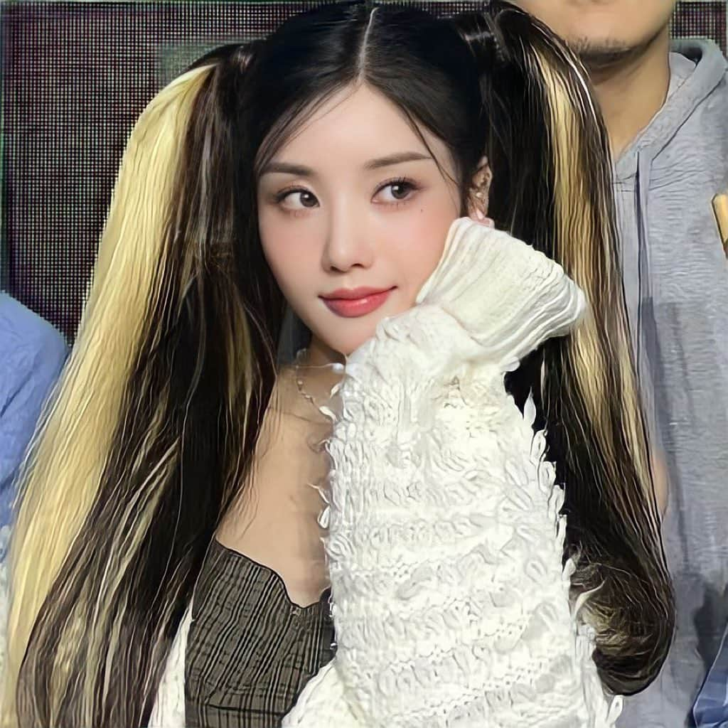 クォン・ウンビさんのインスタグラム写真 - (クォン・ウンビInstagram)「ohh no!! she’s so cute!! ❤️🥺🥰」12月21日 22時00分 - kwoneunbi