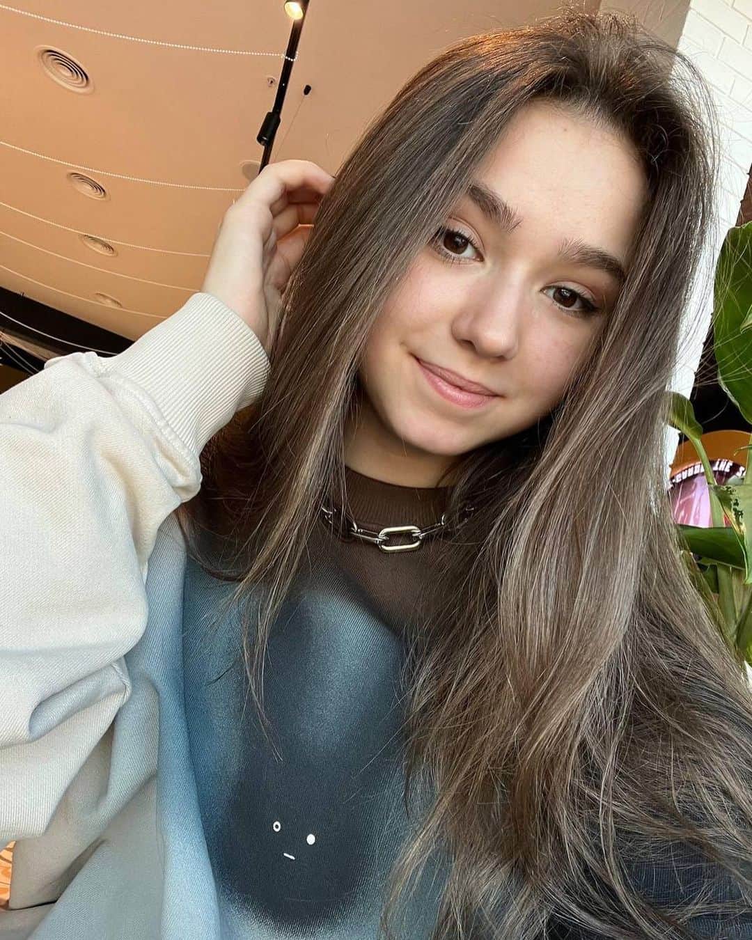 カミラ・ワリエワさんのインスタグラム写真 - (カミラ・ワリエワInstagram)「Какой подарок ждете на Новый год?✨」12月21日 22時01分 - kamilavalieva26