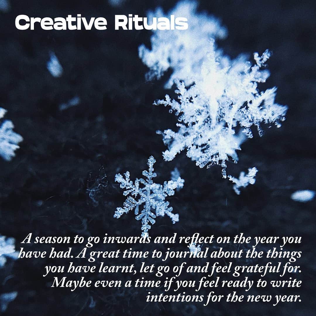 ボニー・ライトさんのインスタグラム写真 - (ボニー・ライトInstagram)「Welcoming Winter ❄️ here’s a little post I made for @gogently.earth   Happy Winter Solstice! Slowing down, reflecting, going inward: Winter is a season that slows us down and guides us  Kitchen Rituals ❄️ My cooking style in the winter involves staying warm and nourished. It's a season that begins with a lot of gathering around meals but then progresses to making more solitary simple meals.   Movement Rituals ❄️ Movement becomes an essential ally to stay warm in the cooler months. I find the harsher elements of winter often keep us indoors, I encourage you to try bundling up and taking a brisk walk instead.   Creative Rituals ❄️ A season to go inwards and reflect on the year you have had. A great time to journal about the things you have learnt, let go of and feel grateful for. Maybe even a time if you feel ready to write intentions for the new year.   Practical Rituals ❄️ As you maybe spend more time at home it could be an opportunity to fix and mend things so they can be ready for the year ahead. Maybe mend clothes, knit, or take on any crafts you've been meaning to try.  This winter, be kind to yourself, nurture yourself, and go gently. Head to our website to read the full journal piece there! 💙❄️🌌⛄️」12月22日 9時10分 - thisisbwright