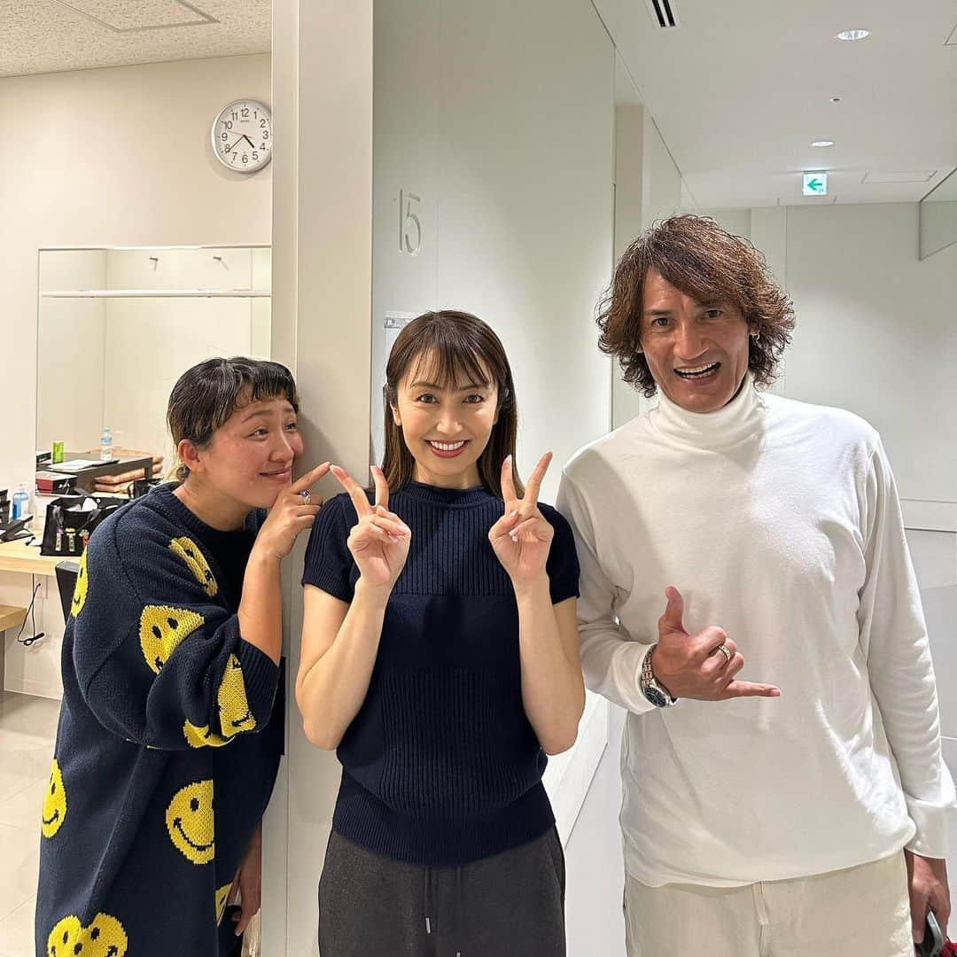 矢田亜希子さんのインスタグラム写真 - (矢田亜希子Instagram)「すっごく久しぶりにまさかのかりちゃん&本並さんに会えた❤️ 嬉しすぎたよ🫶妊婦さん姿のかりちゃん、お顔つきも優しい雰囲気溢れていて素敵だったな。しかし、体重増加も最低限みたいだしさすがだな。凄い！全然話し足りないから早くゆっくり会おうね！ #大好き#素敵夫婦#癒し#妊婦さんかりちゃん#お腹触らせてもらった💕#幸せ#やはりアスリートの方は凄いね#ちなみに私は出産日まで24キロくらい体重増加してたよw」12月22日 12時46分 - akiko_yada