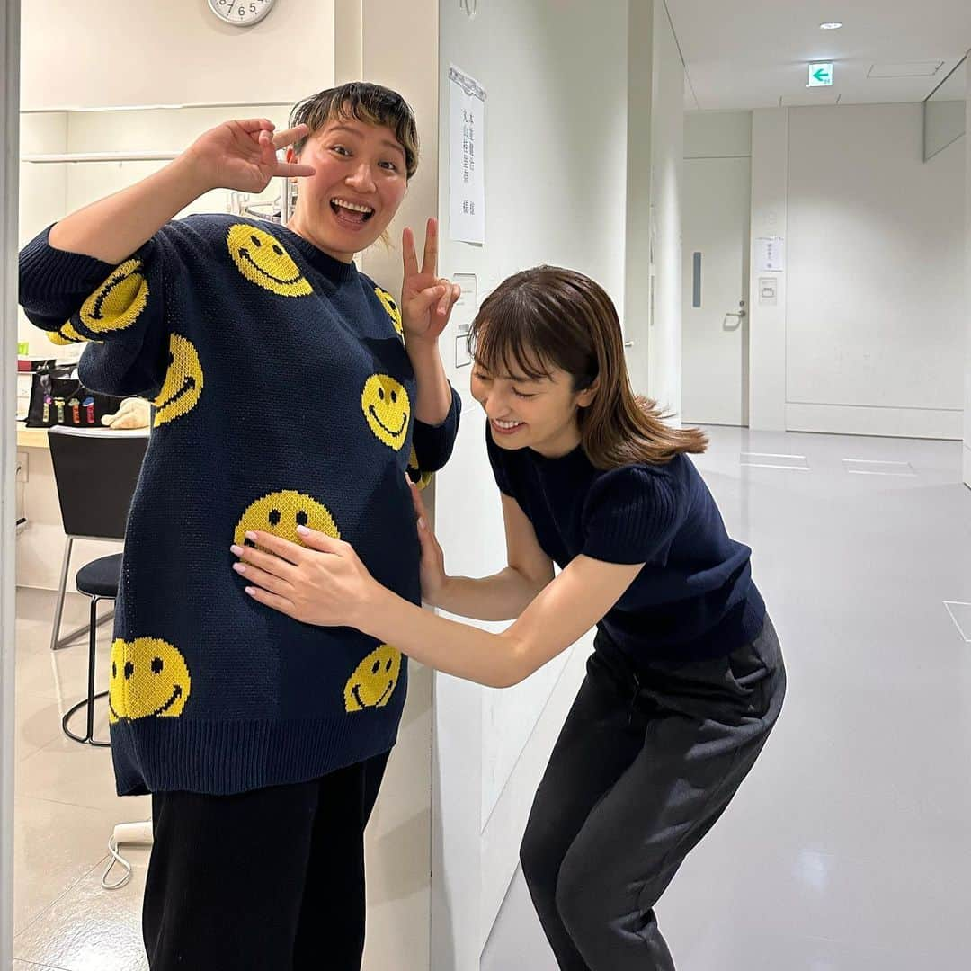 矢田亜希子さんのインスタグラム写真 - (矢田亜希子Instagram)「すっごく久しぶりにまさかのかりちゃん&本並さんに会えた❤️ 嬉しすぎたよ🫶妊婦さん姿のかりちゃん、お顔つきも優しい雰囲気溢れていて素敵だったな。しかし、体重増加も最低限みたいだしさすがだな。凄い！全然話し足りないから早くゆっくり会おうね！ #大好き#素敵夫婦#癒し#妊婦さんかりちゃん#お腹触らせてもらった💕#幸せ#やはりアスリートの方は凄いね#ちなみに私は出産日まで24キロくらい体重増加してたよw」12月22日 12時46分 - akiko_yada