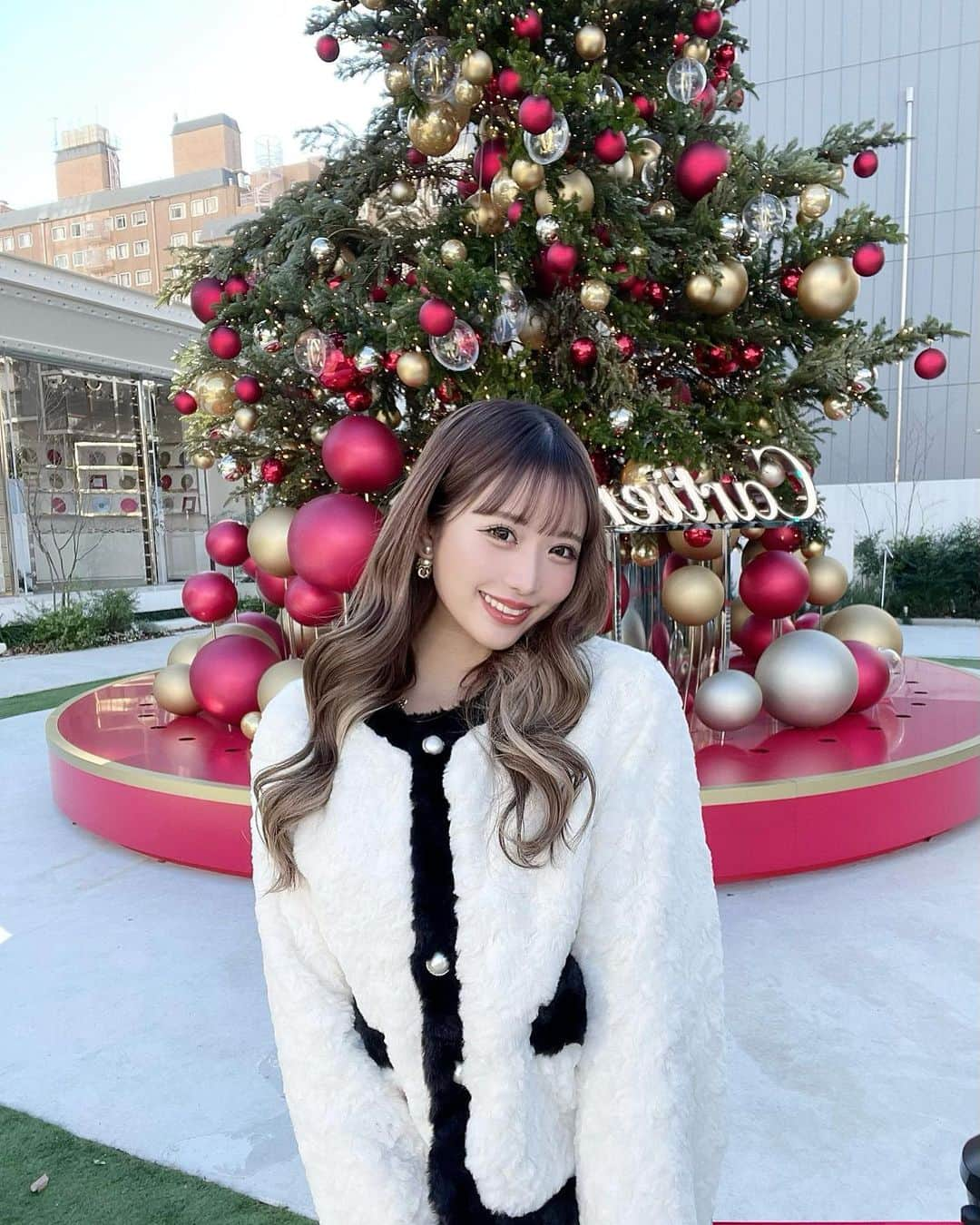 伊藤桃々さんのインスタグラム写真 - (伊藤桃々Instagram)「クリスマスツリーが沢山あって可愛い🎄❤️🎅🏻」12月22日 17時54分 - __peachstagram__