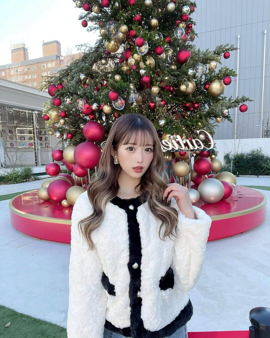 伊藤桃々さんのインスタグラム写真 - (伊藤桃々Instagram)「クリスマスツリーが沢山あって可愛い🎄❤️🎅🏻」12月22日 17時54分 - __peachstagram__