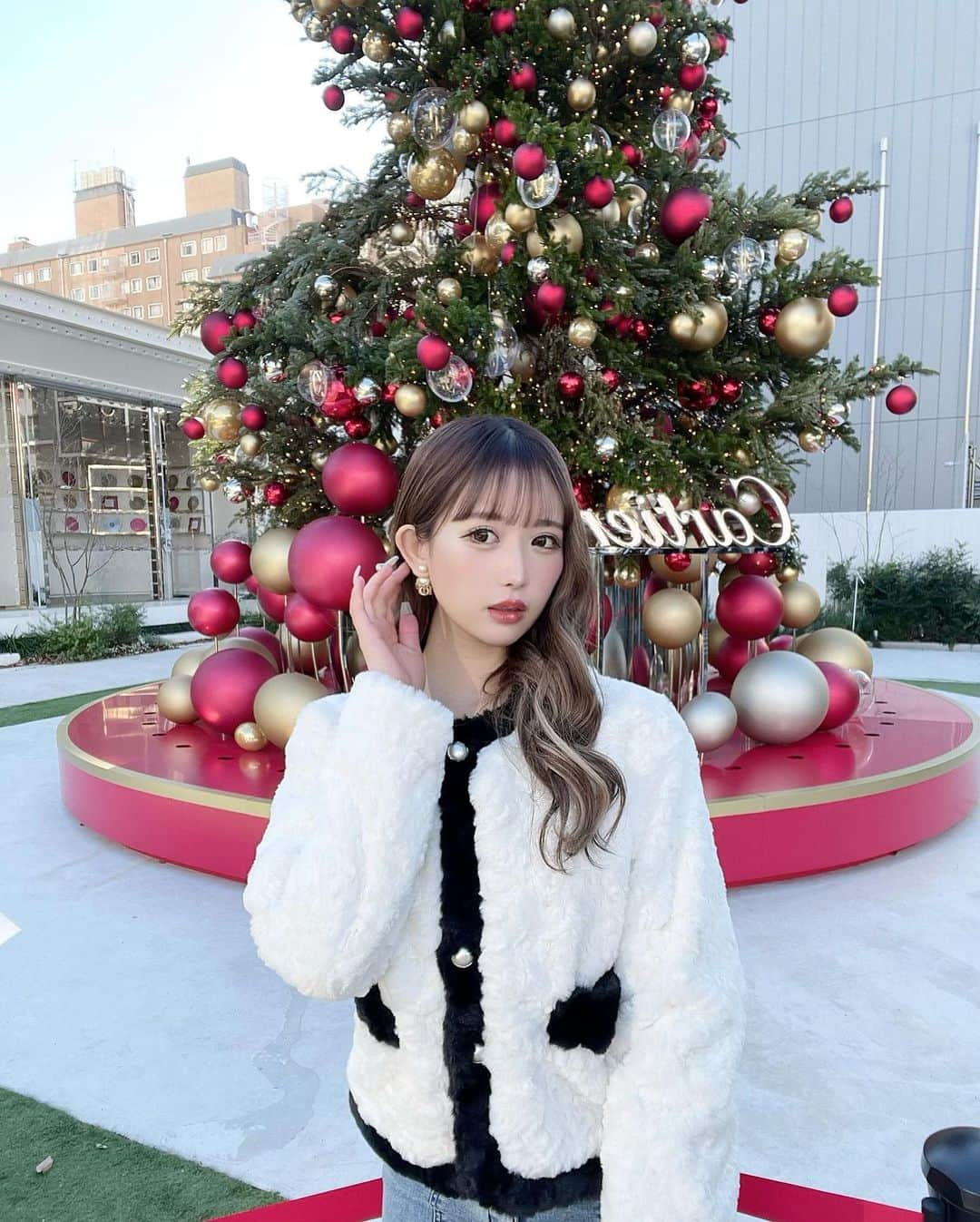 伊藤桃々さんのインスタグラム写真 - (伊藤桃々Instagram)「クリスマスツリーが沢山あって可愛い🎄❤️🎅🏻」12月22日 17時54分 - __peachstagram__