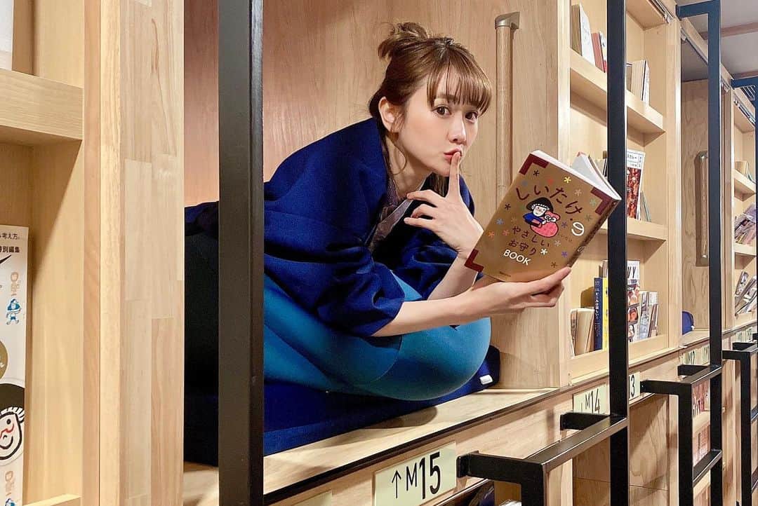 日向カンナさんのインスタグラム写真 - (日向カンナInstagram)「ゆとりろ日光♨️ 念願の旅ロケへ✨✨✨  栃木県のいろは坂の山を越えた先に広がる中禅寺湖。 その目の前に、ゆるっとラフに自分だけのステイスタイルで過ごせる温泉。 YUTORELO NIKKO♨️  チェックインをしたら、ソフトドリンクもアルコールもなんと地酒も飲み放題🌼えぇぇ！  ワッフルやナッツ、ドライフルーツやチョコレートも食べ放題🌼わわ！  漫画や本も読み放題、カードゲームやホームパーティゲーム、卓球やハンモックも全てが自由に使えるんです 🌼  びっくりしました💦 温泉に行く際はコンビニで買いだめして行く派でしたが、買わなくてもばっちり！ （おつまみのイカ系や練り物、サラミとかは買っちゃったけど🤭）  1日中自分のペースで遊びながら、源泉掛け流しの温泉でゆっくりして、自然の景色で癒される。最高の時間でした☺️✨✨  日光に行きたくなったかな？ 私は日光に泊まるの初めてだったので、また秋頃に紅葉を見に温泉に行きたいなぁ〜っと思います🍁  素敵なお写真も沢山撮って頂き、旅の思い出たくさんです☺️✨✨ありがとうございます。  温泉カンナスタイル、どうかな♨️？ 浴衣にお団子ヘアは、永遠の憧れです🙌🏻  #ゆとりろ日光 #日光観光 #日光 #栃木観光 #旅インフルエンサー #旅好き #温泉女子 #温泉 #旅遊 #旅女 #pr #温泉旅館 #おすすめ  #japanease  #japaneasegirl #Japaneseculture #likeforlike #love #カメラ女子 #モデル #モデル募集 #大人可愛い #大人女子 #followme #instagood #タビジョ #japan #笑顔が一番 #一眼レフ #旅を仕事に」12月22日 21時41分 - kanna_hinata