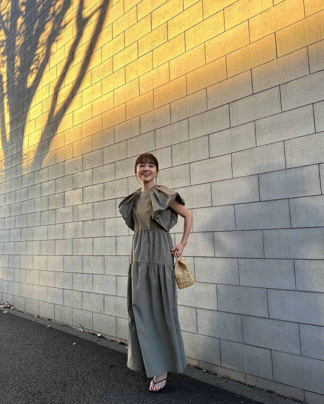 春名亜美さんのインスタグラム写真 - (春名亜美Instagram)「先日の先行受注会にご来場頂いたお客様、そしてお友達、関係者の皆様、本当に本当にありがとうございました🙇🏻‍♀️  作ったお洋服達をご試着していただき、気に入って頂き、本当に嬉しかったです🥺  先行予約会は12月25日(日)までなので、気になるアイテムがあれば、 @newans.official のインスタライブのアーカイブを見て、クーポンコードをGETしてご予約下さい💫 15%OFFになりますょ🤫  📍私は身長159cmで、全て1サイズを着用しています  #newans #ハッシュニュアンス #2023ss」12月22日 23時37分 - amiharunaami