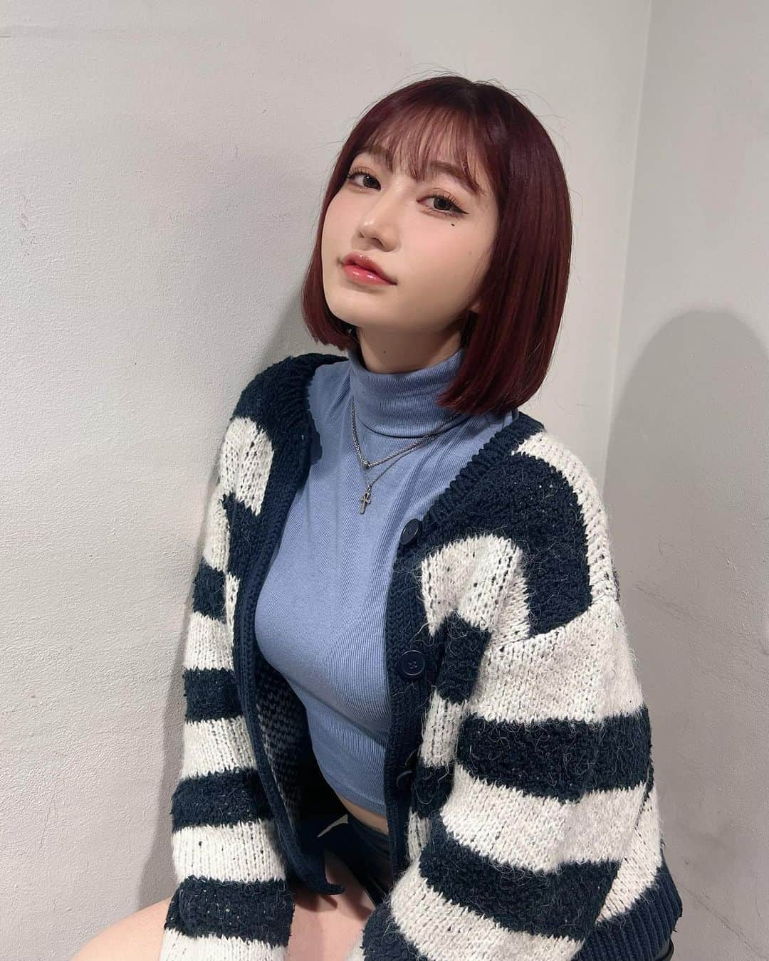 月城まゆさんのインスタグラム写真 - (月城まゆInstagram)「New hair💙  今回も赤ぽく👶ｴｹﾁｪﾝ ちょっとみじかめにしてもらいまちた〜ｲｪｲ✌️✌️✌️  のぐち氏今年もたくさん髪の毛かわいくしてくれてありがとうございました｡ﾟ(ﾟ´ω`ﾟ)ﾟ｡💓  #hairstyle #haircolor #ボブ #haircut #shibuya #japanesegirl #gal #ヘアケア #美容 #グラドル」12月22日 23時38分 - xo_mayu_xo