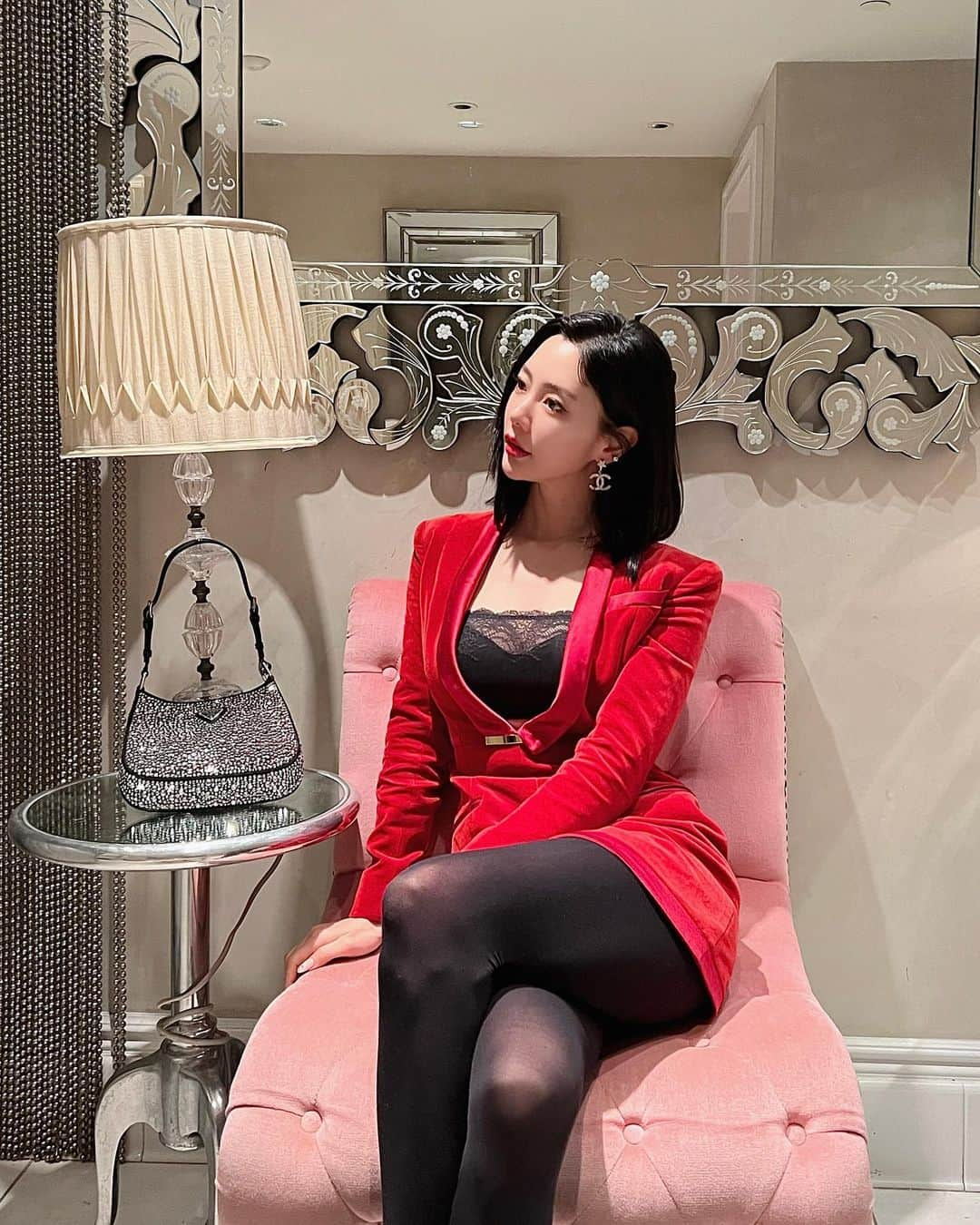 クララさんのインスタグラム写真 - (クララInstagram)「Fun Night with Live Jazz Music 🎶  #actressclara #chanel #prada #balmain #fashion #fashionjewelry #ootd #ootdfashion #red #reddress #christmas #christmasdress #크리스마스 #크리스마스룩 #연말룩 #연말」12月23日 9時54分 - actressclara