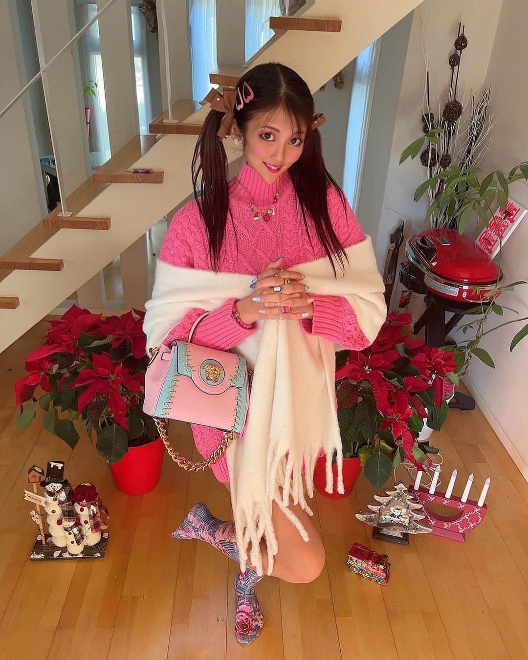 神谷麻美さんのインスタグラム写真 - (神谷麻美Instagram)「#ふりふり 💖👸🏰💖🌹🌈💖✨   #お花 いっぱいで嬉しいっ💖🌹🌹🌹💖✨」12月23日 15時57分 - asamice428