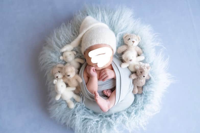まやりんさんのインスタグラム写真 - (まやりんInstagram)「Newborn photo ︎︎☁⸒⸒  めちゃくちゃ可愛いの撮って貰った泣 顔隠すのが惜しいくらい。。娘の時も撮りたかったなぁ。でも姉弟のツーショット撮れたから🙆🏼‍♂️♡⃛❔」12月23日 20時15分 - mayaaa_124