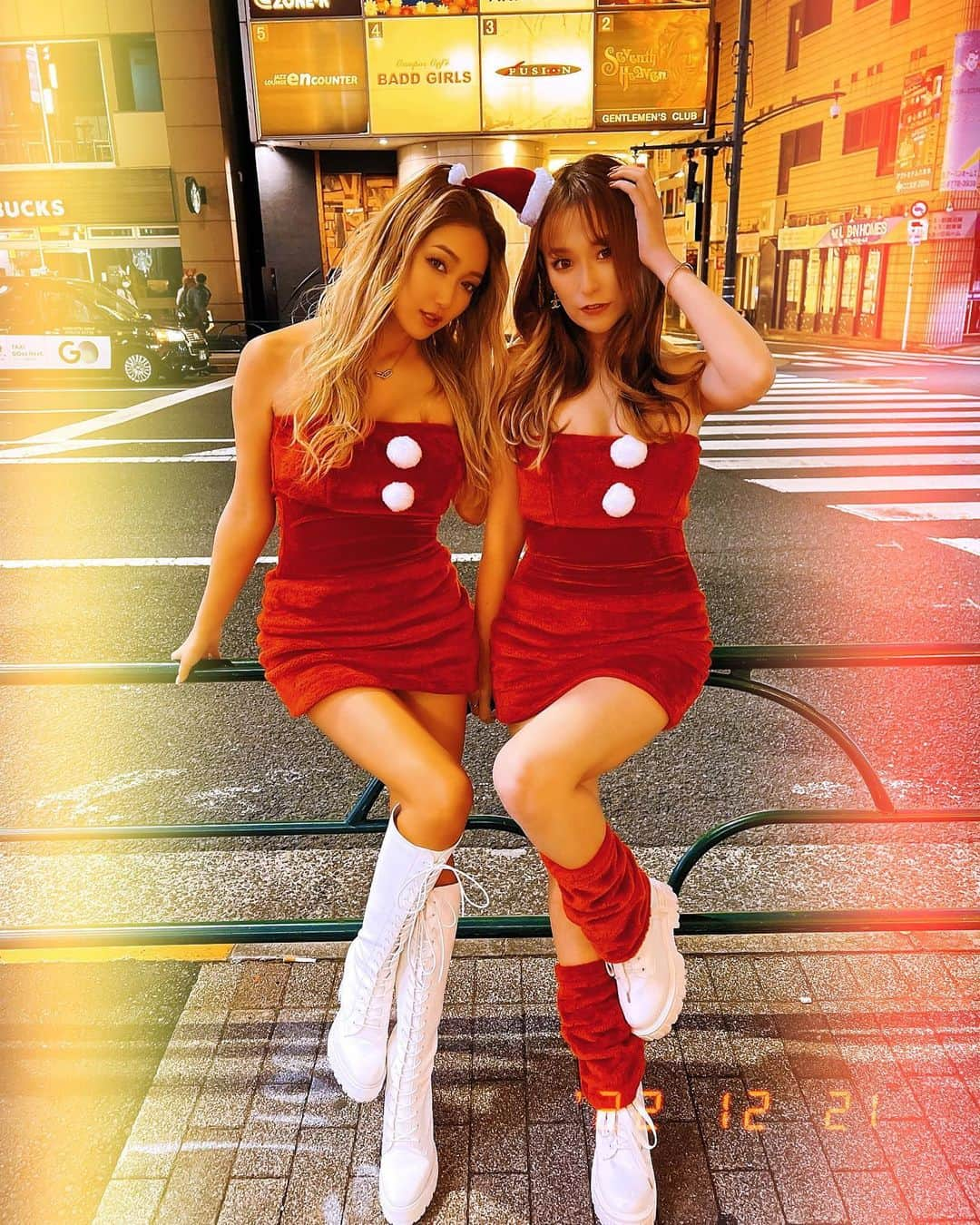 鈴木愛美さんのインスタグラム写真 - (鈴木愛美Instagram)「: 𝐕𝐚𝐧𝐢𝐭𝐲𝐦𝐞🧑‍🎄❤️ @_vanityme_ @vanityme_costume  Vanitymeのサンタコス可愛すぎ♡ サンタコスとか何年振りにしたんだろ🎄🍷💝 可愛いサンタコス着れてHappy!!!!!!  友達とお揃いで着たらもっと可愛いよ♡  そして、いつでも @pinkyshake_official の ロングコート❤️‍🔥❤️‍🔥❤️‍🔥 もう暖か過ぎてこのコート手放せない🔥✨ （最後の写真📸お気に入りコートです♡）  #vanityme #サンタコス」12月23日 21時08分 - x.manya.x