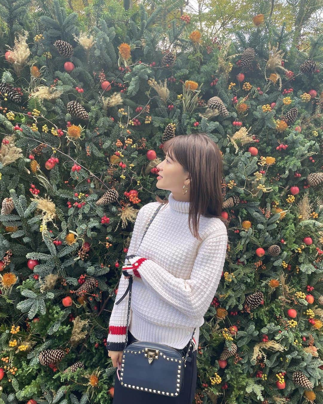 郡司恭子さんのインスタグラム写真 - (郡司恭子Instagram)「* Christmas mood🎄  #christmas #christmastree  #holiday #🎄 #❤️ #🎅 #クリスマスコーデ ？🤍❤️ #日本テレビ #日本テレビアナウンサー  #郡司恭子」12月23日 21時11分 - kyoko_gunji