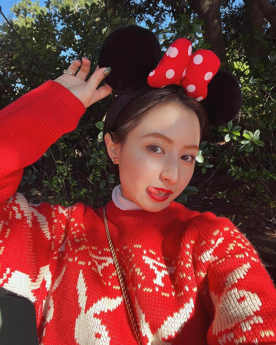 Julia Castroさんのインスタグラム写真 - (Julia CastroInstagram)「Hello❤️ . #disneyland  #minniemouse  #christmas #christmasdisney  #tokyodisneyland  #redstyle #red #ディズニーランド #クリスマスディズニー #ミニーちゃん #赤 #クリスマス #赤リップ」12月23日 21時17分 - julia.c.0209