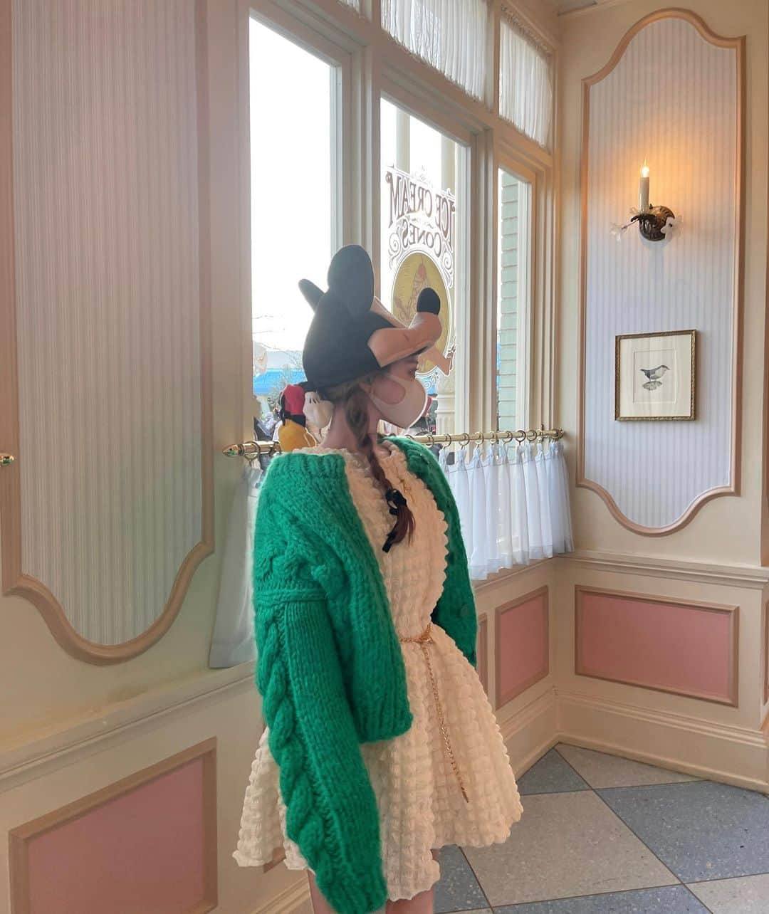 _lulushuさんのインスタグラム写真 - (_lulushuInstagram)「去年のChristmas Disney code🧤❤︎🧶 去年の冬投稿してなさすぎて1冬分くらいの写真溜まってる🎅🏾🎶」12月23日 21時18分 - liuli.o