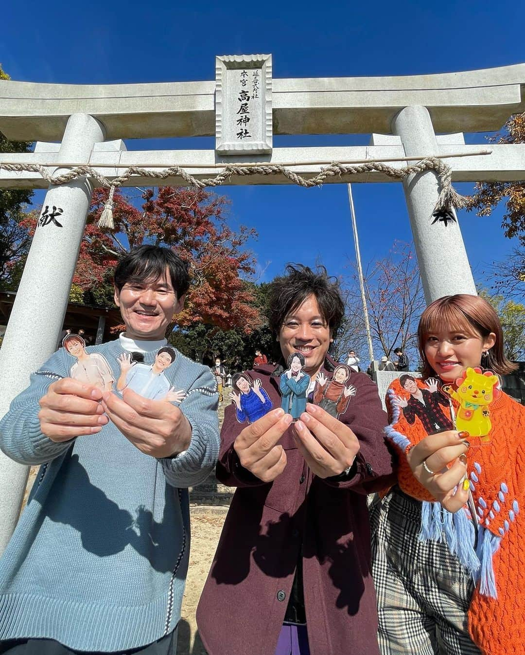 南原清隆さんのインスタグラム写真 - (南原清隆Instagram)「天空の鳥居　高屋神社⛩  山の頂きにある寺社 地元の人も昔から参拝するパワースポットです。 麓から車で30分位登ります。 （あ、車道が狭いのでなるべく小さな車や タクシーで行くのをお薦めします） そこから5分程急な坂を歩いて向かうと、 ホントに空の上に浮かんでいるような 清々しい気分になる神社が迎えてくれます。 自動販売機でお守りなども買えますよ😊  同じ写真を二枚あげてしまいました💦 すいませんでした🙇‍♂️  #天空の鳥居 #高屋神社 #南原清隆 #松陰寺太勇  #王林」12月23日 23時03分 - nanchan_official_