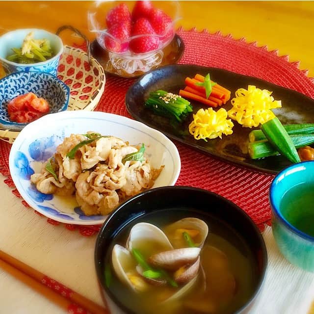 吉田沙織のインスタグラム：「＊ 今日は1人のお昼ご飯☺️ ＊  @takako295平田たかこたまが 遊びに来てくれた時にくれた明太子も✌🏻️✨ ＊  #和食 #おうちごはん #japan」