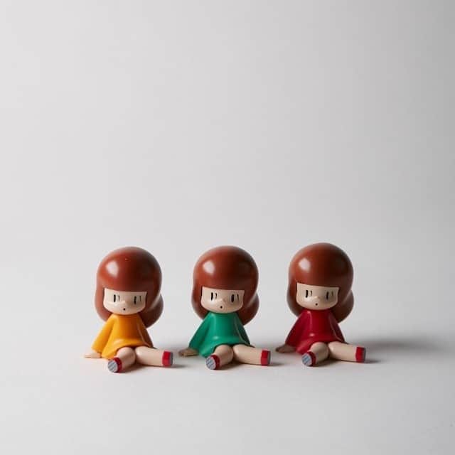 ウィスット・ポンニミットのインスタグラム：「#mamuang figurine  ซื้อได้ที่ http://min.ms/vithitastore  หรือในงาน Bangkok Comic Con 2015  ที่บูธ Vithita Animation E2 Hall 103  ไบเทคบางนา 30 เม.ย. - 3 พ.ค. 58  ผลิตและจำหน่ายโดย  บริษัท วิธิตา แอนิเมชั่น จำกัด  ราคาจำหน่ายตัวละ 1,190 บาท  มี 3 สี (แดง, เหลือง, เขียว)  ขนาดกว้าง 4.5 cm x 6 cm  ตัวมะม่วงทำจากวัสดุเรซินนาโน (บรรจุในกล่องคราฟ)」