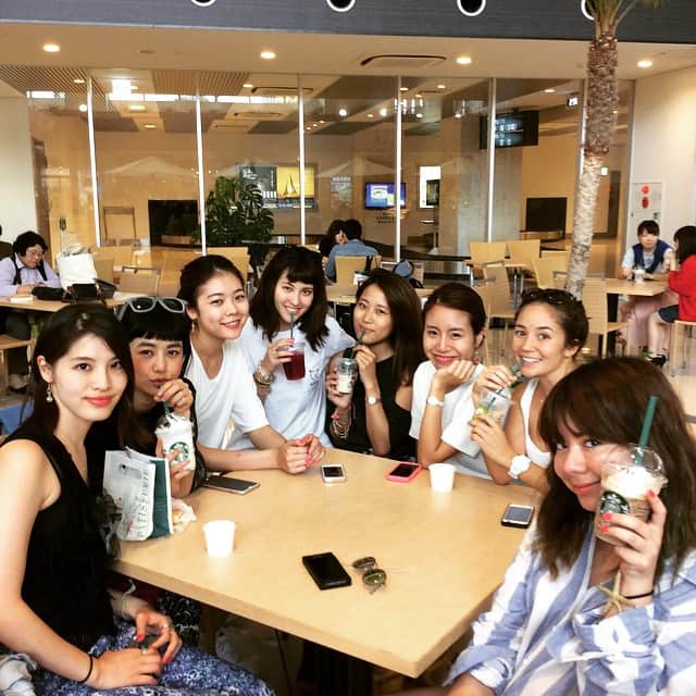 のインスタグラム：「旅の終わりは @starbucks でひと息😌 #石垣島 #ellegirlcurator #ellegirl_clubmed #GW」