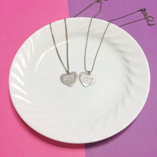 イ・ボラムのインスタグラム：「하트뿅뿅 체인 종류 추가되었어요💟」