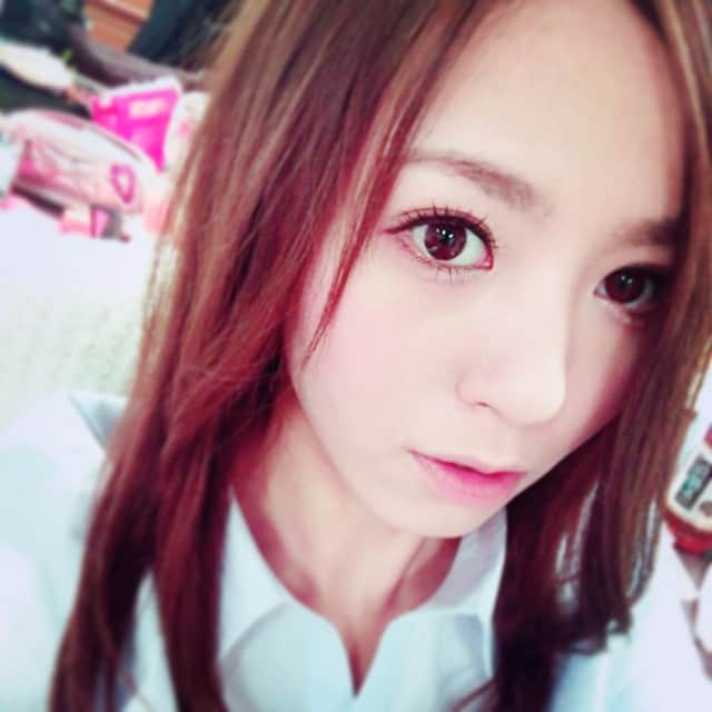 希志あいののインスタグラム：「office lady☆ 新作パッケージ撮影♪ #アイポケ」