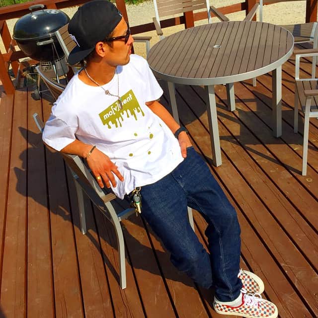 bobbyのインスタグラム：「今日は、暖かレジャー日和でしたね。 Tシャツ1枚で十二分でした。 ［cap］#stussy ［sunglasses］#rayban ［T-shirt］@mo_v_ment  #movment  #mo_v_ment ［Bottom］NoBrand ［shose］#vans」