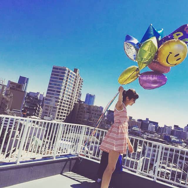 新川優愛（ファンアカウント）のインスタグラム：「本日発売Seventeen6月号にて専属モデルを卒業致します。約4年間、応援ありがとうございました。皆さまに支えていただき、この日を迎えることとなりました。モデル業は、続けていきす。http://t.co/zSk11NG8E7」