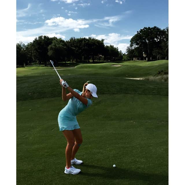 のインスタグラム：「Just another beautiful day at the office. ⛳️☀️」