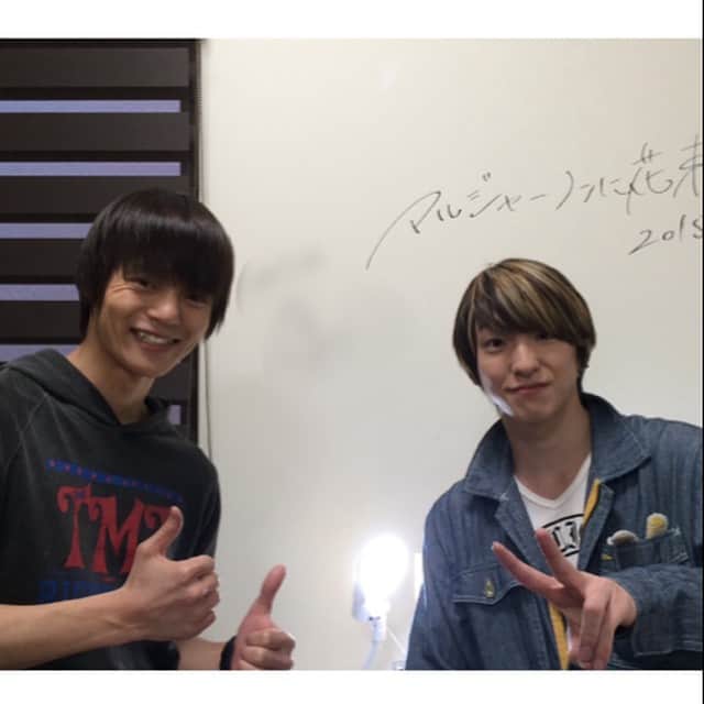 前田公輝さんのインスタグラム写真 前田公輝instagram 本日夜10時より アルジャーノンに花束を 第4話です 窪田正孝君 通称マサ君 との写真 4話僕は野球したりカラオケしたり そして咲人の臨床試験の結果は お願いします Tbs ドラマ アルジャーノンに